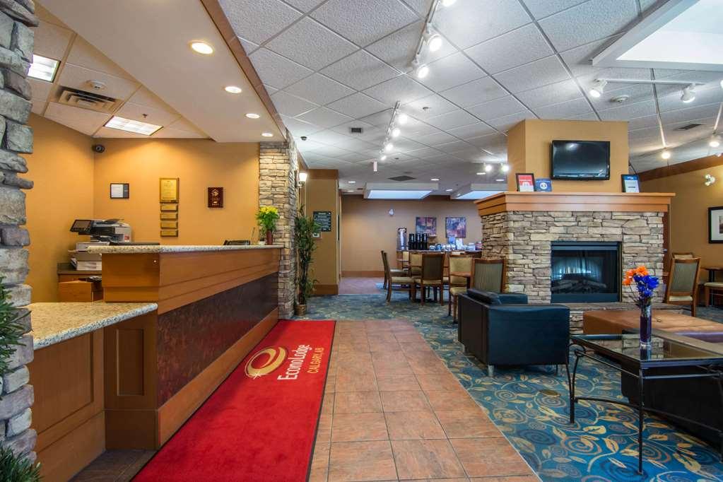 Econo Lodge Inn & Suites University Calgary Interior photo