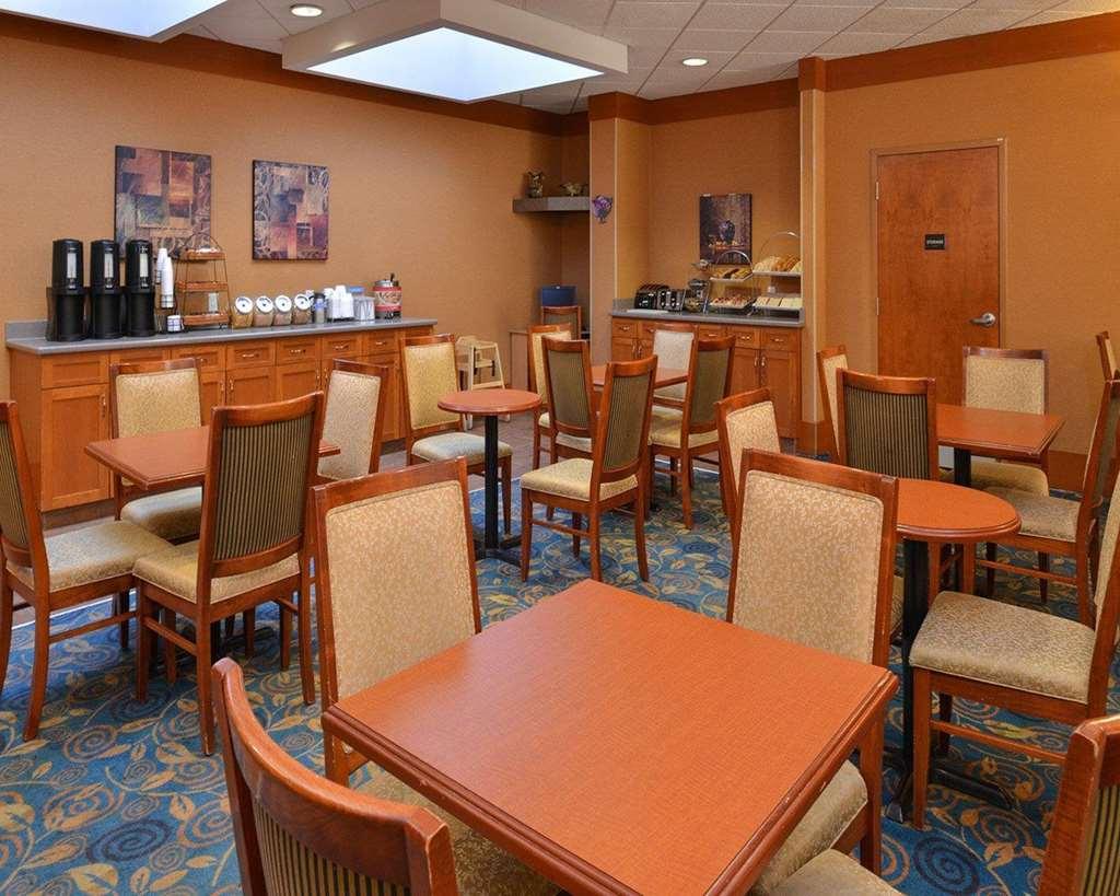 Econo Lodge Inn & Suites University Calgary Restaurant photo